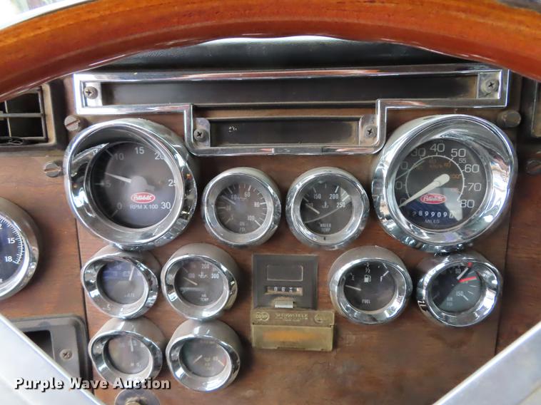 image for item DN9175 1989 Peterbilt 379 semi truck