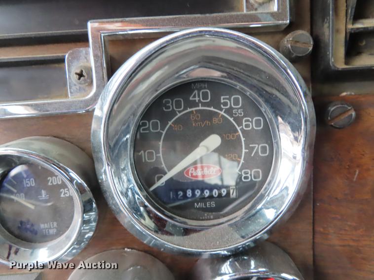 image for item DN9175 1989 Peterbilt 379 semi truck