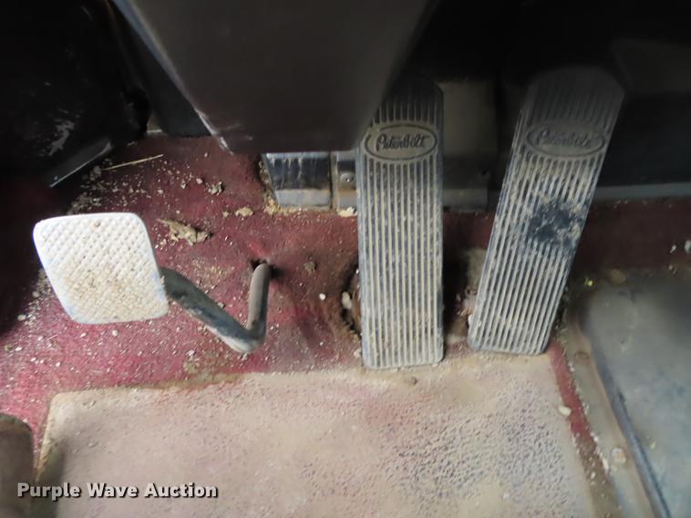 image for item DN9175 1989 Peterbilt 379 semi truck