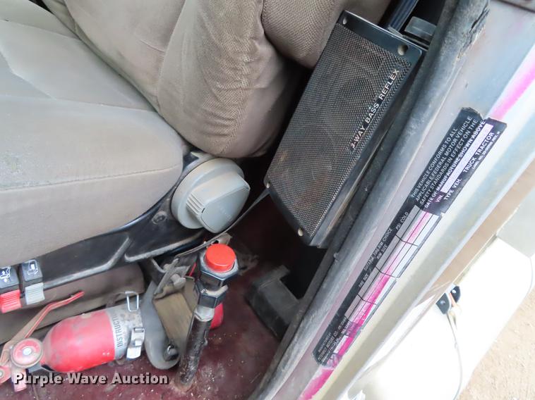 image for item DN9175 1989 Peterbilt 379 semi truck