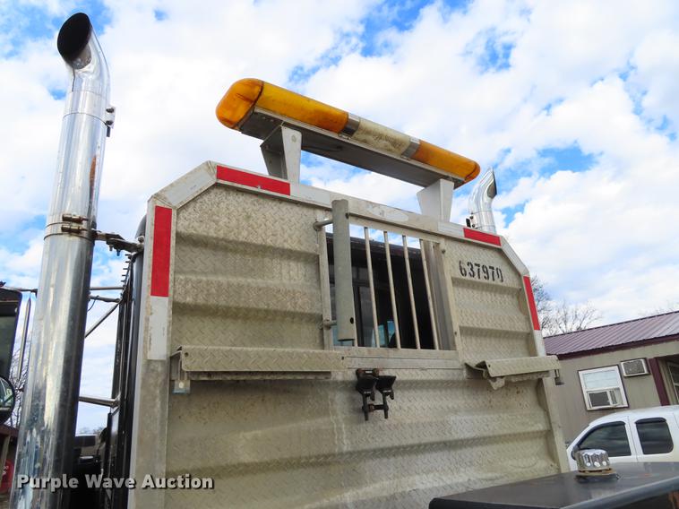 image for item DN9175 1989 Peterbilt 379 semi truck