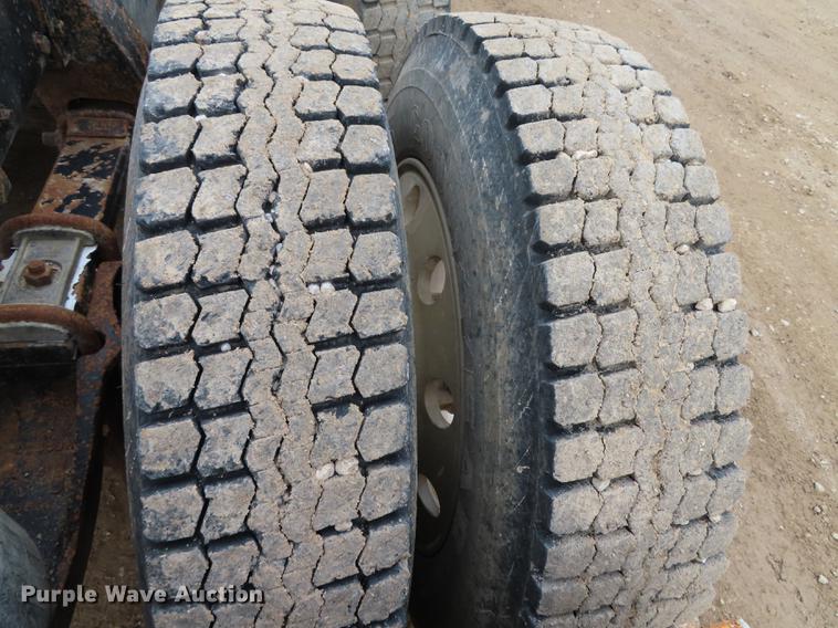 image for item DN9175 1989 Peterbilt 379 semi truck