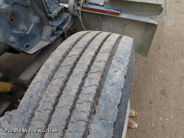 image for item DN9175 1989 Peterbilt 379 semi truck