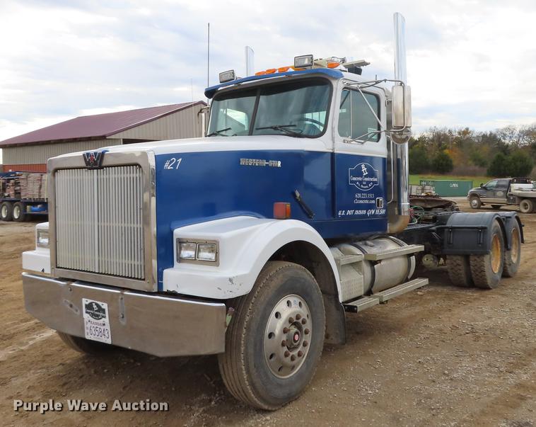 image for item DN9176 1993 Western Star 4900 semi truck