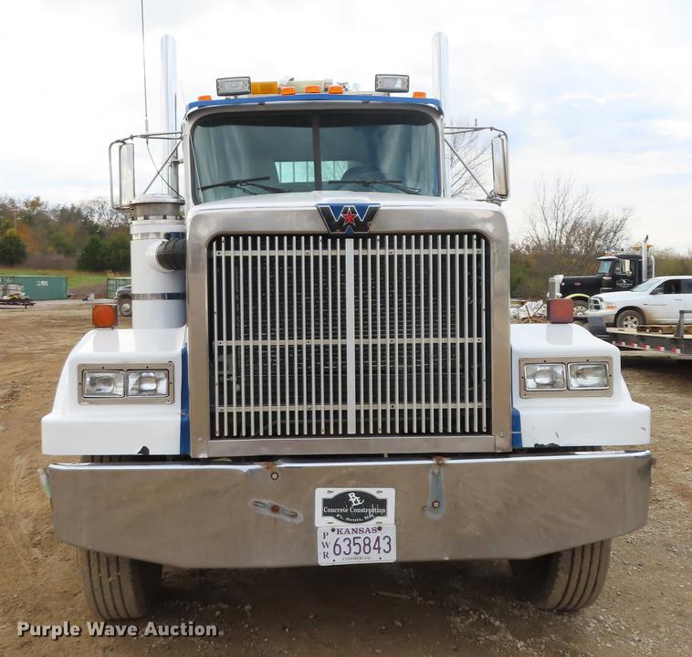 image for item DN9176 1993 Western Star 4900 semi truck