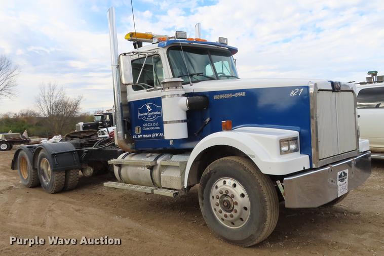image for item DN9176 1993 Western Star 4900 semi truck