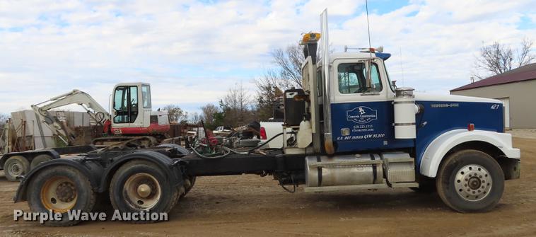 image for item DN9176 1993 Western Star 4900 semi truck