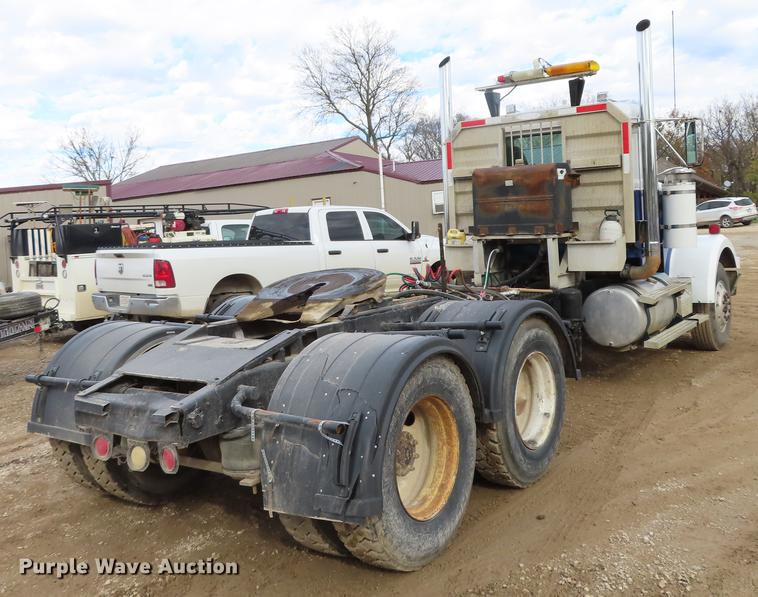 image for item DN9176 1993 Western Star 4900 semi truck