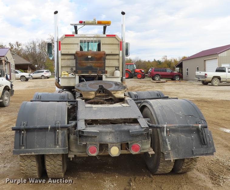 image for item DN9176 1993 Western Star 4900 semi truck