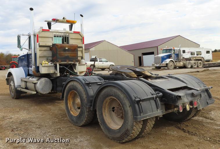 image for item DN9176 1993 Western Star 4900 semi truck