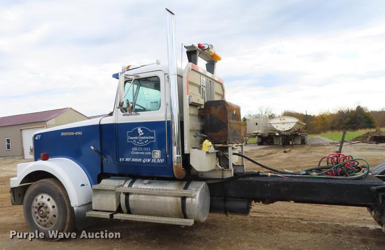 image for item DN9176 1993 Western Star 4900 semi truck