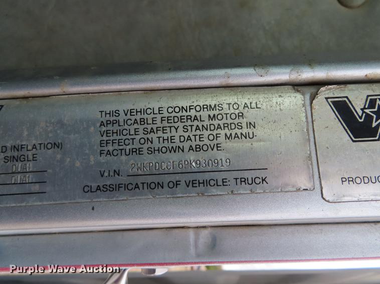 image for item DN9176 1993 Western Star 4900 semi truck