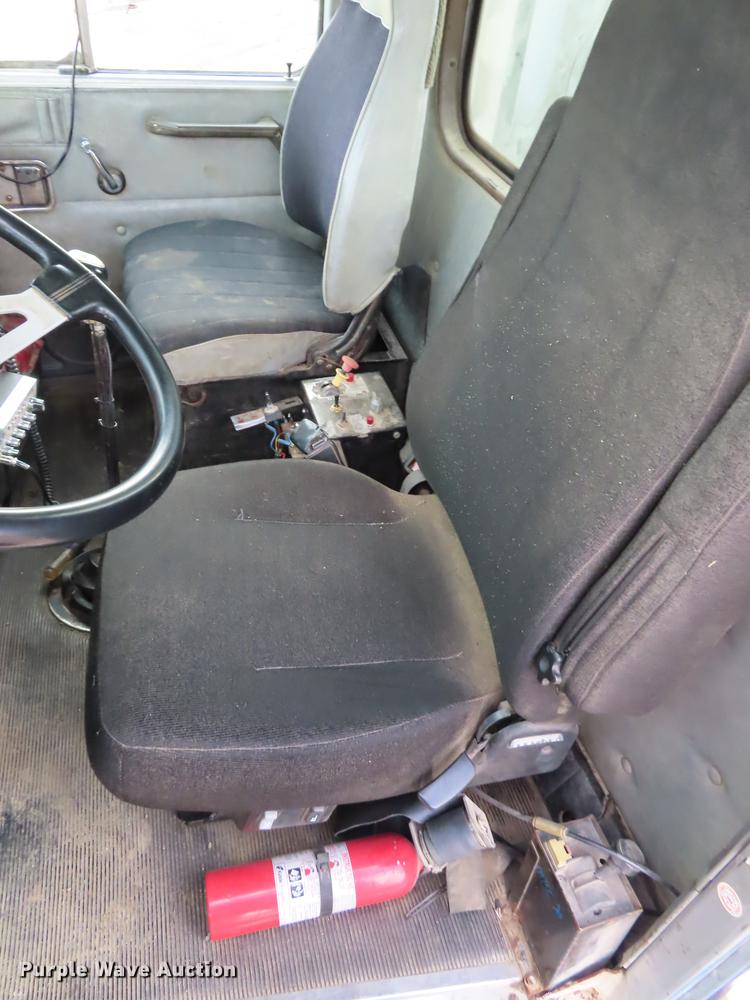 image for item DN9176 1993 Western Star 4900 semi truck