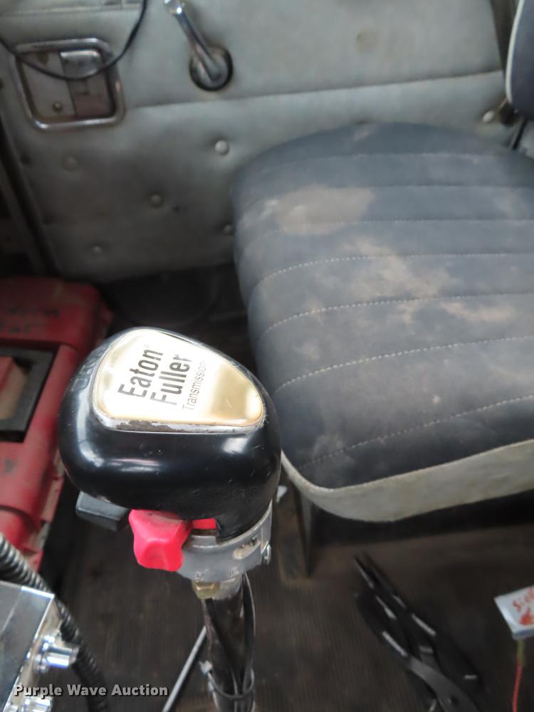 image for item DN9176 1993 Western Star 4900 semi truck