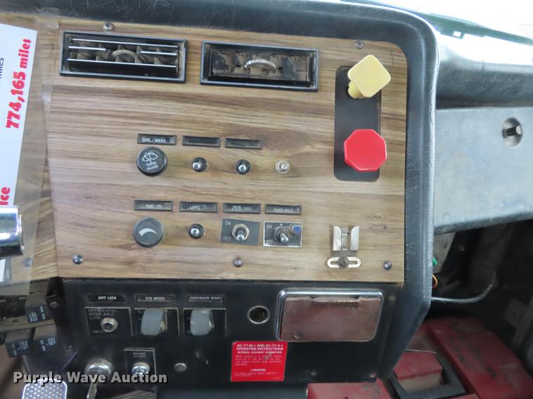 image for item DN9176 1993 Western Star 4900 semi truck