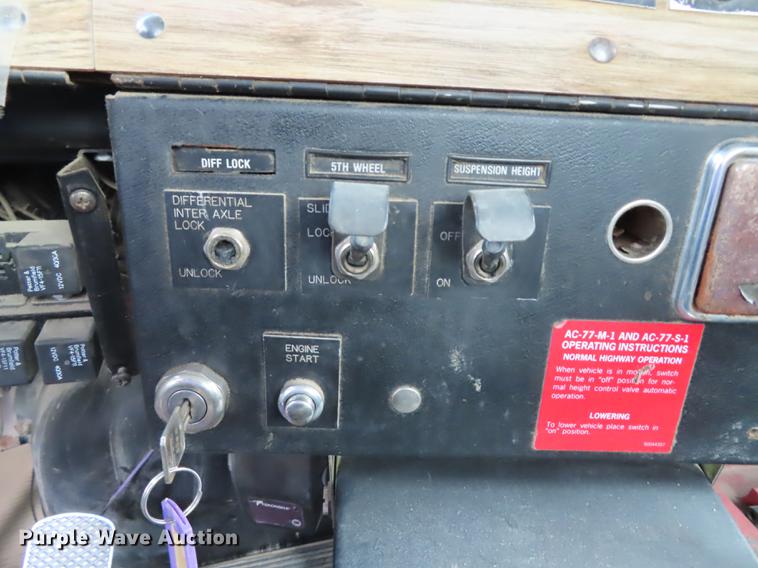 image for item DN9176 1993 Western Star 4900 semi truck