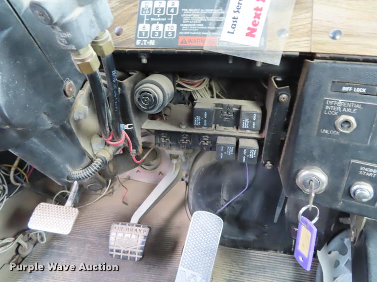 image for item DN9176 1993 Western Star 4900 semi truck