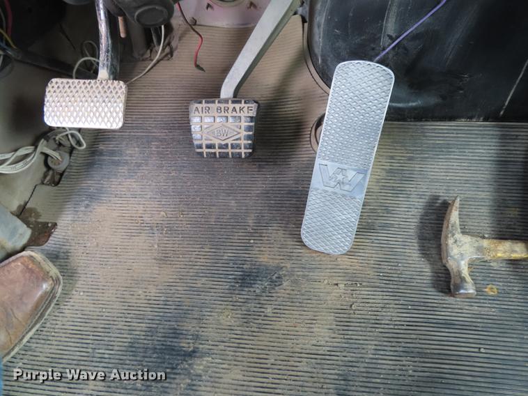 image for item DN9176 1993 Western Star 4900 semi truck