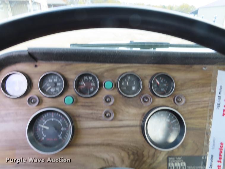 image for item DN9176 1993 Western Star 4900 semi truck