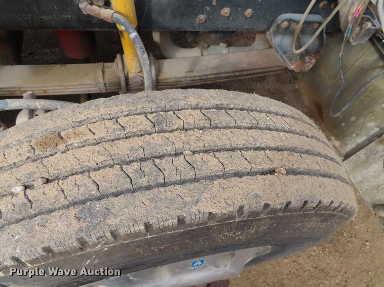 image for item DN9176 1993 Western Star 4900 semi truck