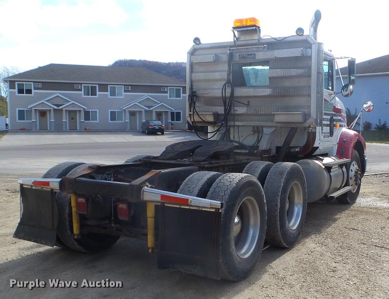 image for item DX9579 1992 International 9400 semi truck