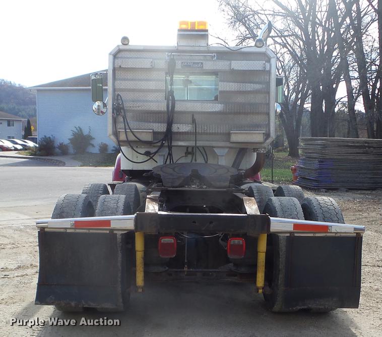 image for item DX9579 1992 International 9400 semi truck