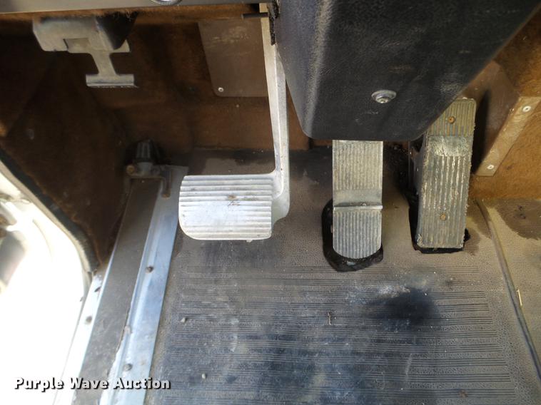 image for item DX9579 1992 International 9400 semi truck