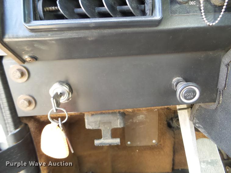 image for item DX9579 1992 International 9400 semi truck