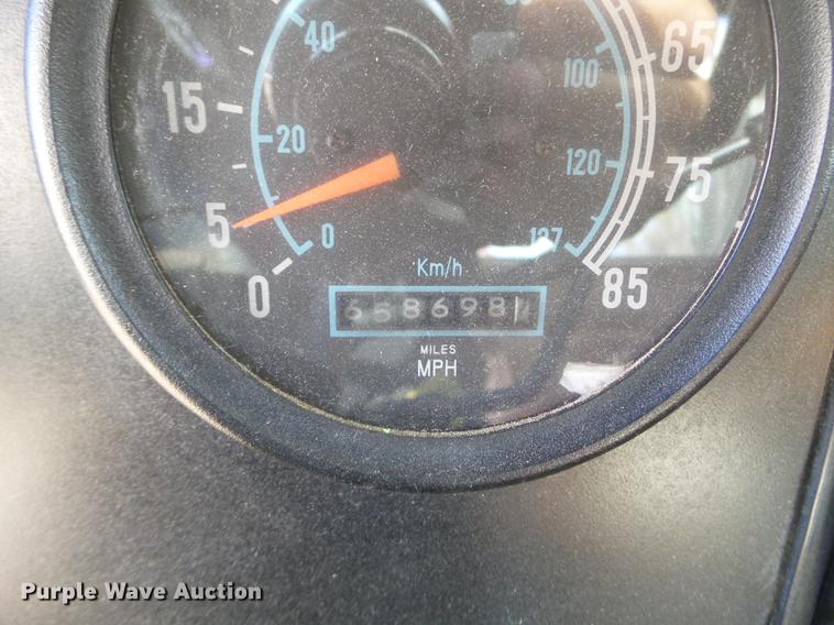 image for item DX9579 1992 International 9400 semi truck