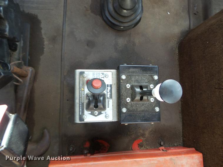 image for item DX9579 1992 International 9400 semi truck