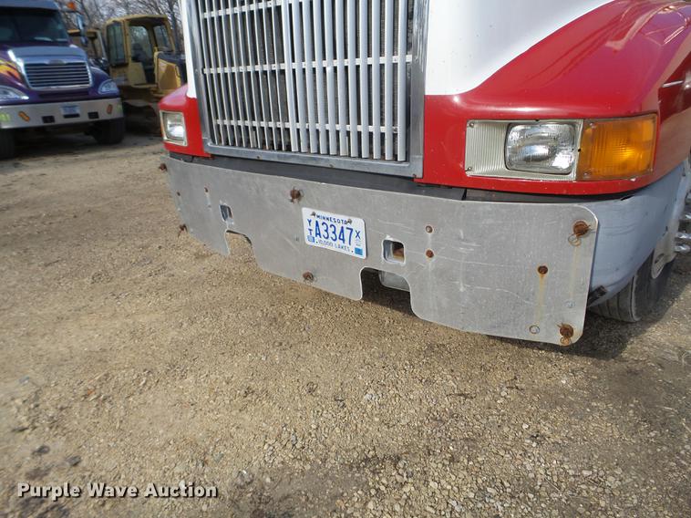 image for item DX9579 1992 International 9400 semi truck