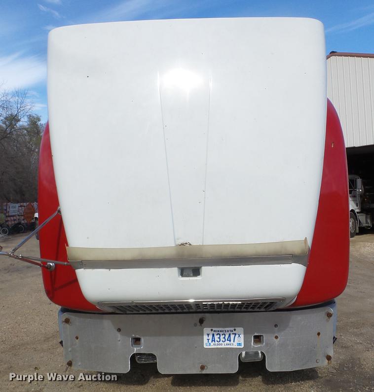 image for item DX9579 1992 International 9400 semi truck