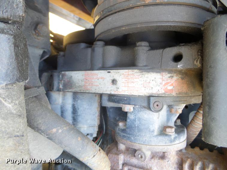 image for item DX9579 1992 International 9400 semi truck