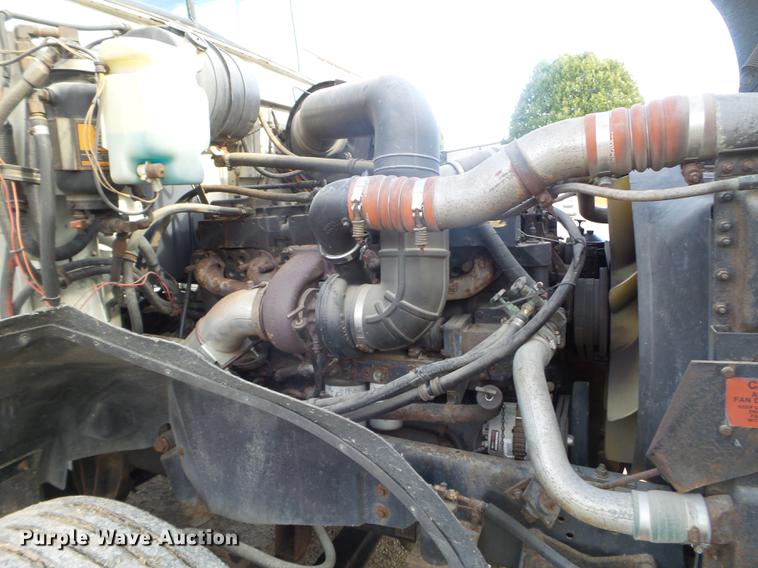 image for item DX9579 1992 International 9400 semi truck