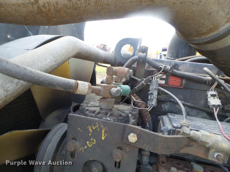 image for item DX9579 1992 International 9400 semi truck