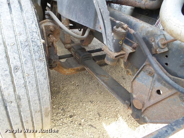 image for item DX9579 1992 International 9400 semi truck