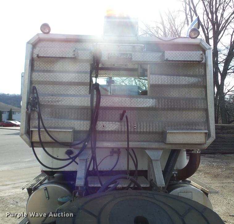 image for item DX9579 1992 International 9400 semi truck