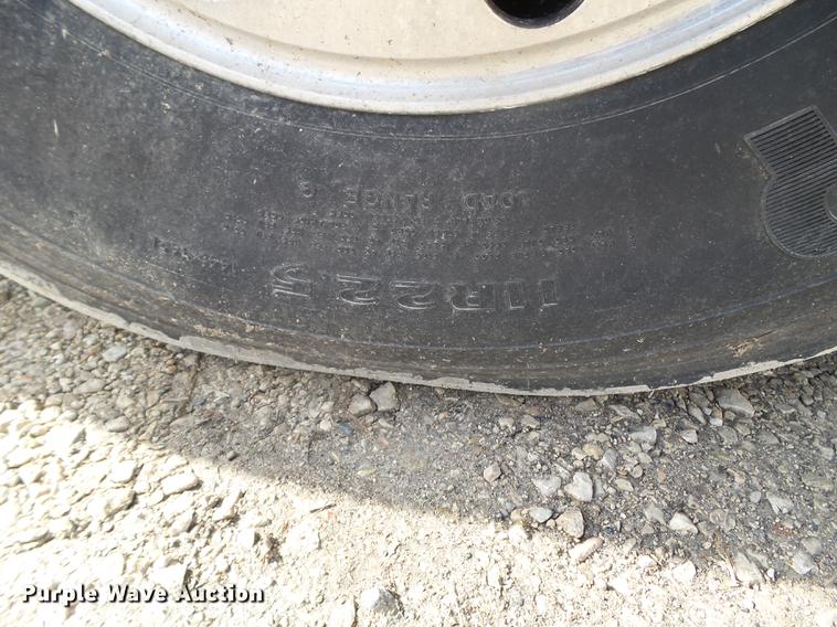 image for item DX9579 1992 International 9400 semi truck