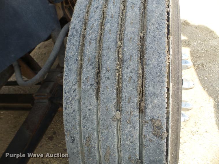 image for item DX9579 1992 International 9400 semi truck