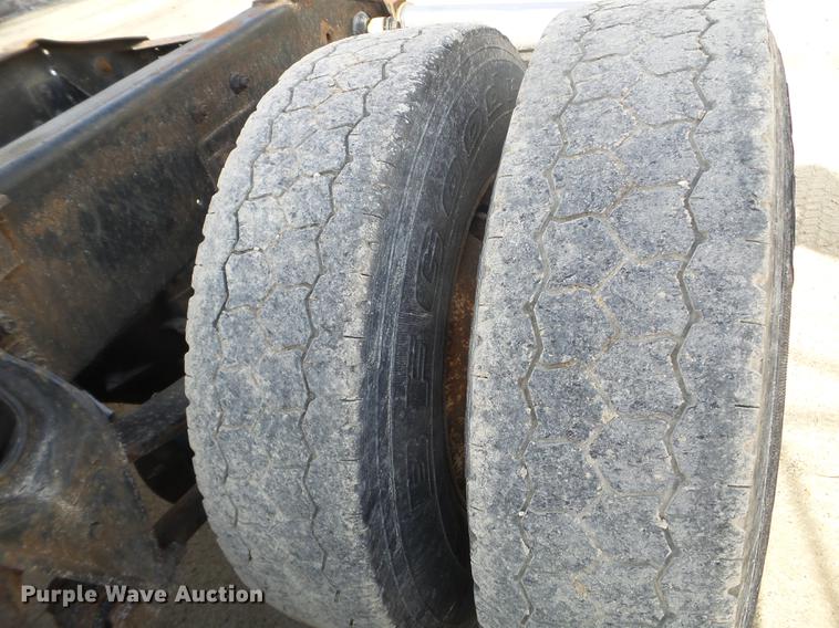 image for item DX9579 1992 International 9400 semi truck