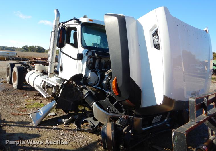 image for item EW9540 2015 Caterpillar CT660 truck cab and chassis