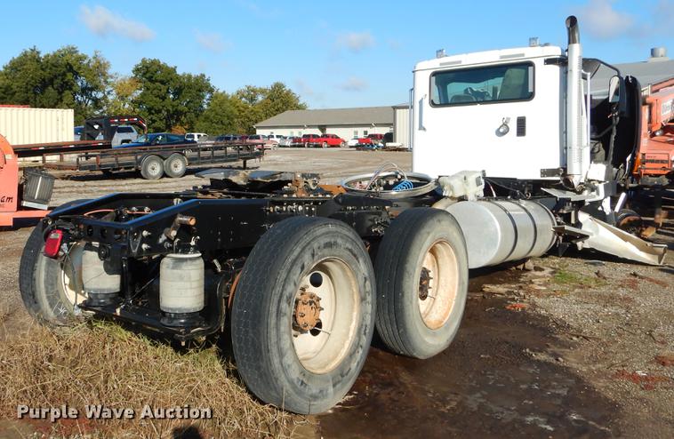 image for item EW9540 2015 Caterpillar CT660 truck cab and chassis