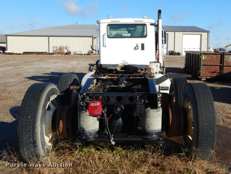 image for item EW9540 2015 Caterpillar CT660 truck cab and chassis