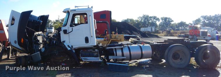 image for item EW9540 2015 Caterpillar CT660 truck cab and chassis