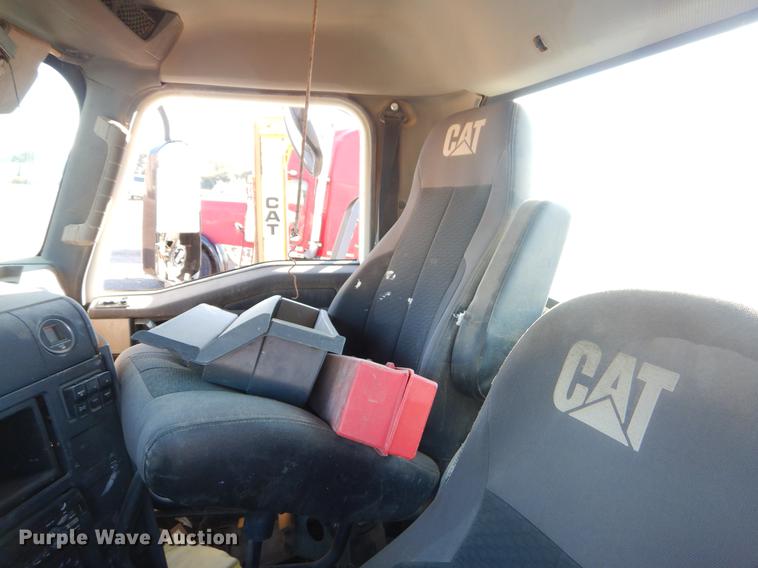 image for item EW9540 2015 Caterpillar CT660 truck cab and chassis