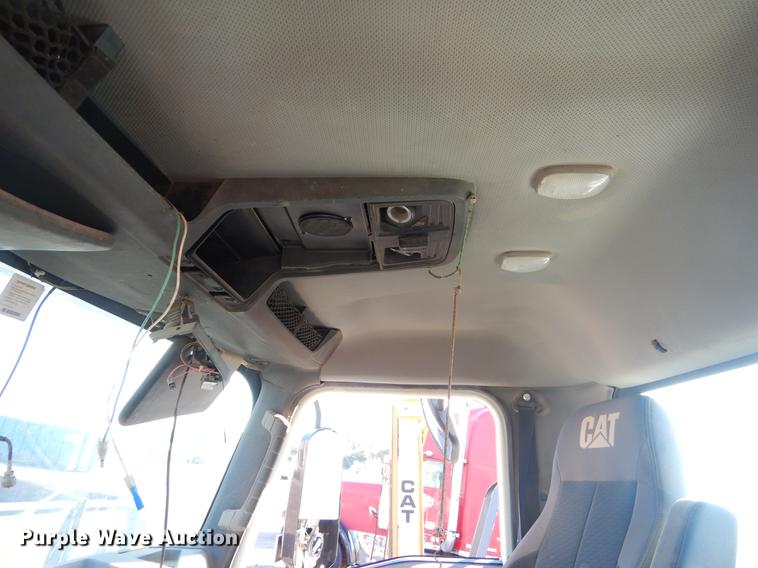 image for item EW9540 2015 Caterpillar CT660 truck cab and chassis