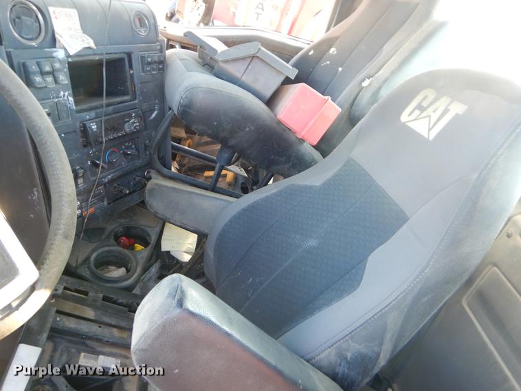 image for item EW9540 2015 Caterpillar CT660 truck cab and chassis