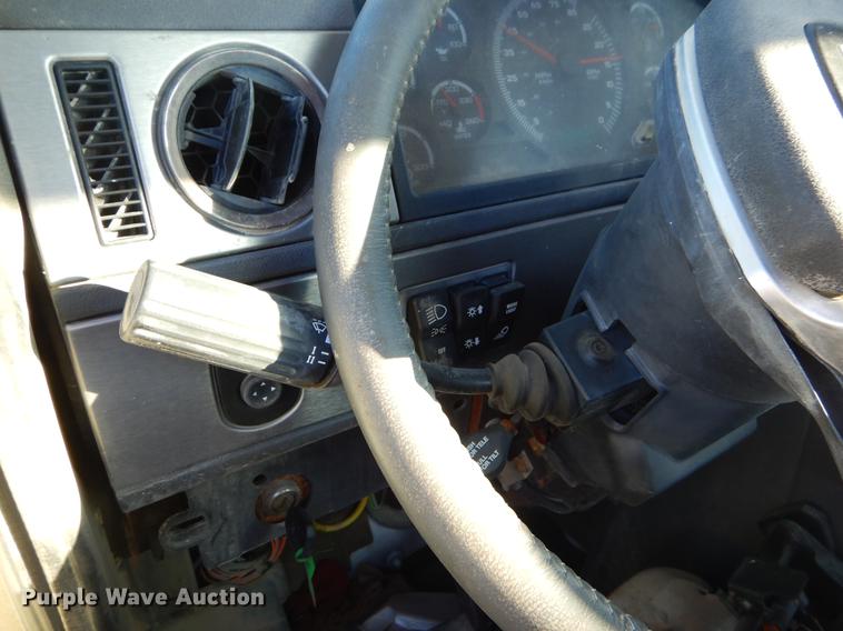 image for item EW9540 2015 Caterpillar CT660 truck cab and chassis