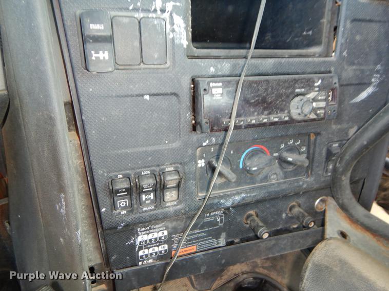 image for item EW9540 2015 Caterpillar CT660 truck cab and chassis