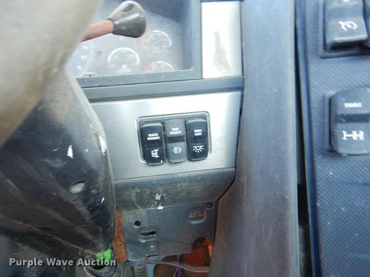 image for item EW9540 2015 Caterpillar CT660 truck cab and chassis